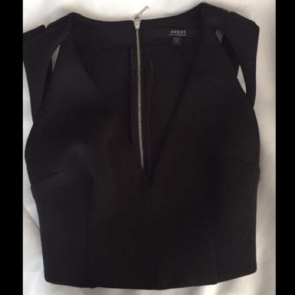 Guess Crop top. - Picture 3 of 4